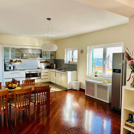 160 Sqm Sea View Apartman