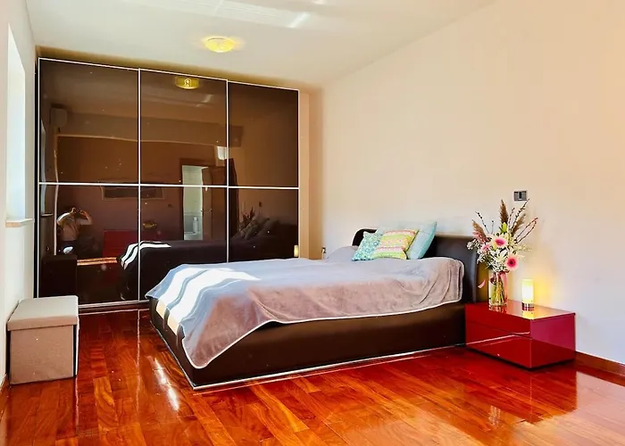 160 Sqm Sea View *